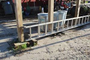lot 754 image: Aluminum 36 Extension Ladder