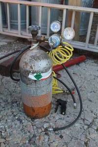 lot 852 image: Compressed Air Tank  with Hoses and Attachments