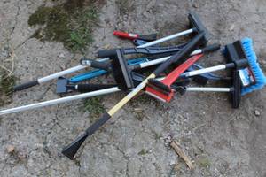 lot 858 image: Lot of (Approximately 12) Automotive Scrapers and Brushes