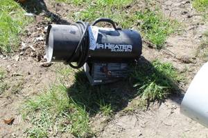 lot 871 image: Mr. Heater Construction Heater 35000-BTU