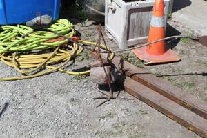 lot 874 image: Metal Yard Art - Rocking Bird