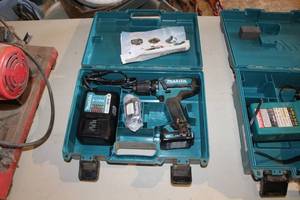 lot 886 image: Makita 12V Cordless Drill (new)  with Battery (x2), Charger and Case