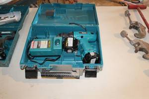 lot 887 image: Makita 12V Cordless Drill (new)  with Battery (x2), Charger and Case