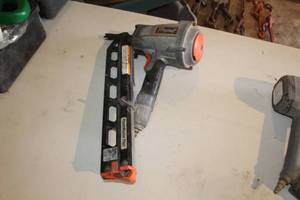 lot 891 image: Paslode Pneumatic Nailer F350S