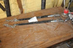 lot 925 image: Lot of (2) Reese V-5 Weight Distributing Spring Bars 800 lbs