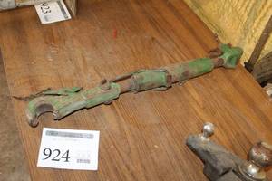 lot 924 image: Hitch Assembly