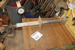 lot 923 image: Trailer Lift