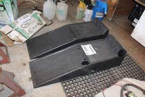lot 945 image: Lot of (2) Steel Car Ramps