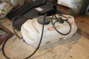 lot 946 image: 15-Gallon Plastic Tank with Hi Flo Gold Series Pump Motor