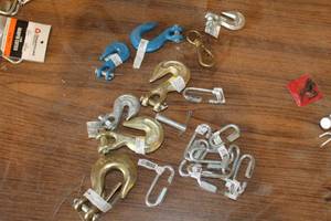 lot 918 image: Lot of (Approximately 18) Chain Hooks (new)