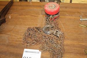 lot 910 image: Torin Big Red Jacks Chain Hoist 2-Ton