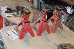 lot 942 image: Lot of (3) Jack Stands 2-Ton