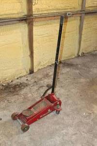 lot 940 image: Torin Big Red Jacks Pro Series Hydraulic Floor Jack