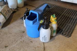 lot 953 image: Lot of (4) Lawn Care Accessories  - Pump Sprayers (x3), Water Can (x1)