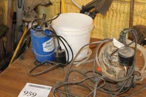 lot 959 image: Lot of (2) Sump Pumps  - Northern Industrial Tools Submersible Pump w Float Station 108981 110115V 3450rpm 80lpm, Water Ace Effluent Pump