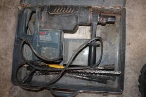 lot 990 image: Bosch Hammerdrill Corded Drill  with Case and Drill Bits