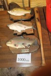 lot 1000 image: Lot of (4) Home Dcor  - Talking Fish Wall Mounts (x3), Baseball Bat (x1)