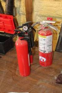 lot 1004 image: Lot of (3) Fire Extinguishers