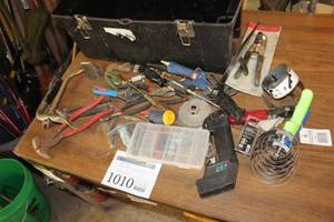 lot 1010 image: Stanley Tool Box 24Lx10Wx12H  with Misc. Hand Tools