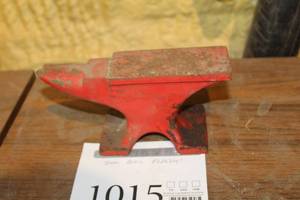 lot 1015 image: Steel Anvil 8Lx 2-14Wx4H
