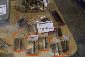 lot 1039 image: Lot of Door Hinges and Flat Washers (in original packaging)