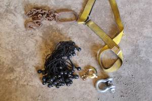 lot 1043 image: Lifting Strap, Chain Hook, Couplings, Bungee Cord