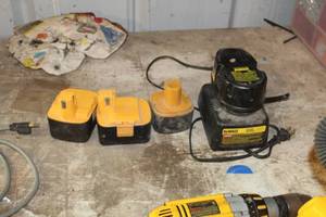 lot 1063 image: Lot of (5) DeWalt 18V Cordless Tools  - Batteries (x4), Charger (x1)