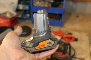 lot 1065 image: Ridgid 12VDC Battery