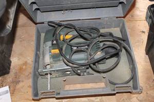 lot 1101 image: Black & Decker Quantum Variable Speed Orbital Action Jig Saw BD4200  with Case