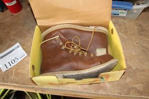 lot 1105 image: Wading Shoe 12 (new in box)