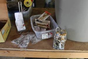 lot 1110 image: Lot of Hardware and Houseware