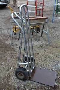 lot 1117 image: Dolly 2-Wheel Silver 20Wx29Dx52H