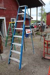 lot 1123 image: Keller Step Ladder 8 Blue