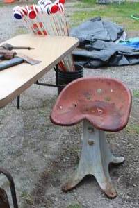 lot 1132 image: Tractor Seat Chair 18Wx16Dx26H