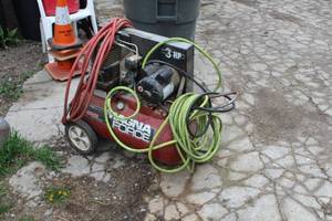 lot 716 image: Magna Force Air Compressor M109CL300-20 20-Gallon 135 MAX-PSI