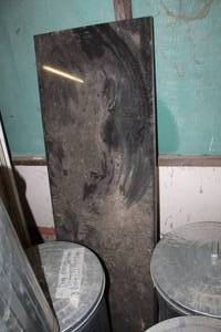 lot 1199 image: Granite Slab Black 66Lx 34THx22-12W