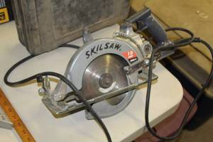 lot 1858 image: Skilsaw Worm Drive Saw SHD77  7-14