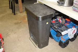 lot 1862 image: Trash Can 18-12Lx12Wx25H