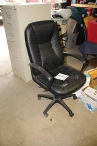 lot 1894 image: Leather RollingSwivel Office Arm Chair Black