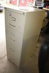 lot 1893 image: Red Owl Stores Metal File Cabinet 4-Drawer 18Wx28Dx52H