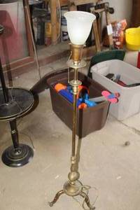 lot 1892 image: Vintage Floor Lamp 49H