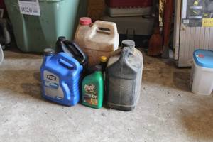 lot 1073 image: Lot of (6) Automatic Transmission Fluid