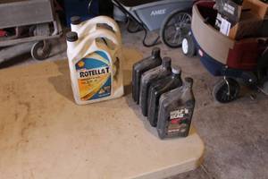 lot 1083 image: Lot of (6) Motor Oil 10W-30