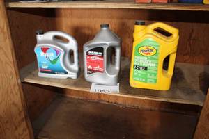 lot 1085 image: Lot of (3) 2-Cycle Oil