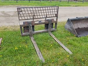 lot 707 image: Fork Lift Attachment