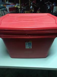 lot 1924 image: Lot of (4) Rubbermaid Plastic Tote Bins with Lid Red 20Lx20Wx30H