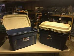 lot 1926 image: Lot of (4) Plastic Storage Tote Dome-Top Hinged 32-14Lx20Wx18H 33-Gallon
