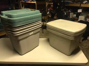 lot 1930 image: Lot of (9) Plastic Tote Bins with Lid