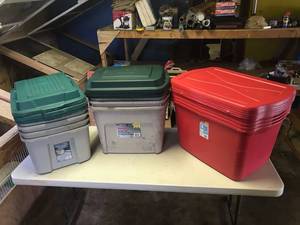 lot 1942 image: Lot of (12) Plastic Tote Bins with Lid