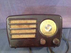 lot 15 image: Vintage Crosley Model 58TK Radio